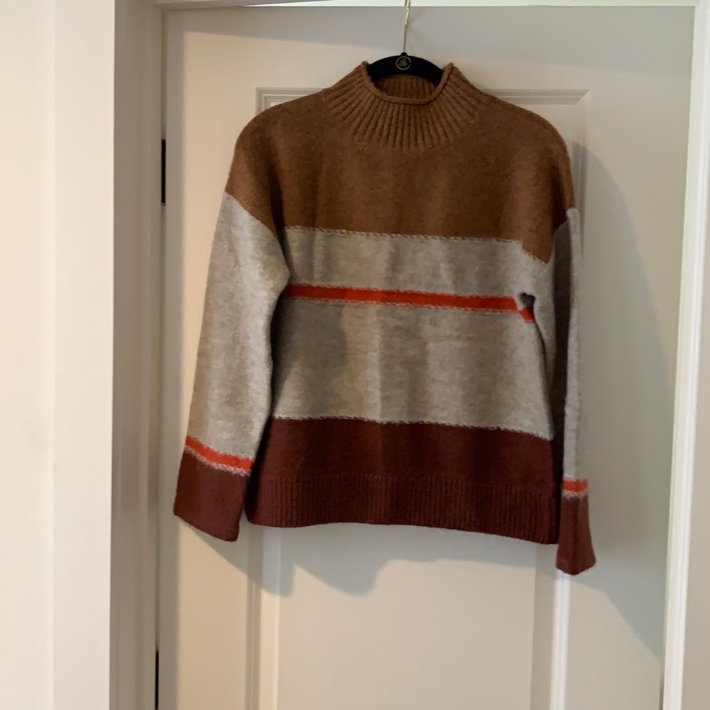Universal thread, sweater, mock neck, size XS